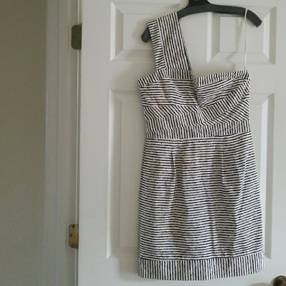 BCBG MaxAria one shoulder dress black/white 10